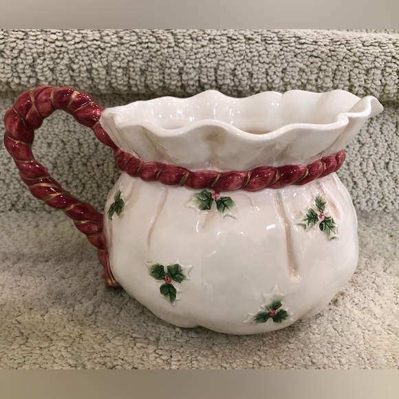 🎄Fritz & Floyd Old World Ceramic Santa’s Holly Berry Bag Pitcher (Retired 1990). - Picture 6 of 8